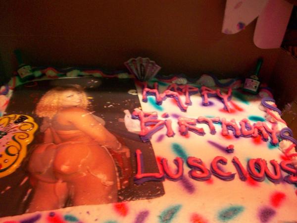 Yo Ace of Cakes, Luscious made you look corny!